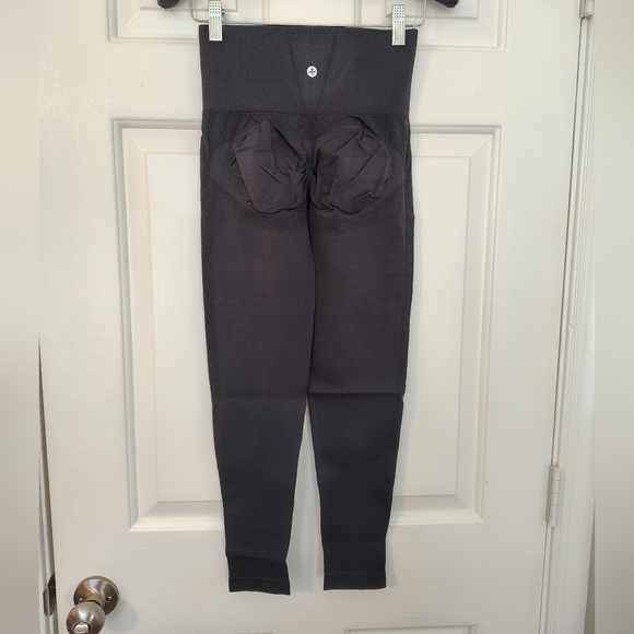 Seamless Flow Butt Lift Rouched Black 7/8 Leggings Tummy Control - Picture 2 of 11